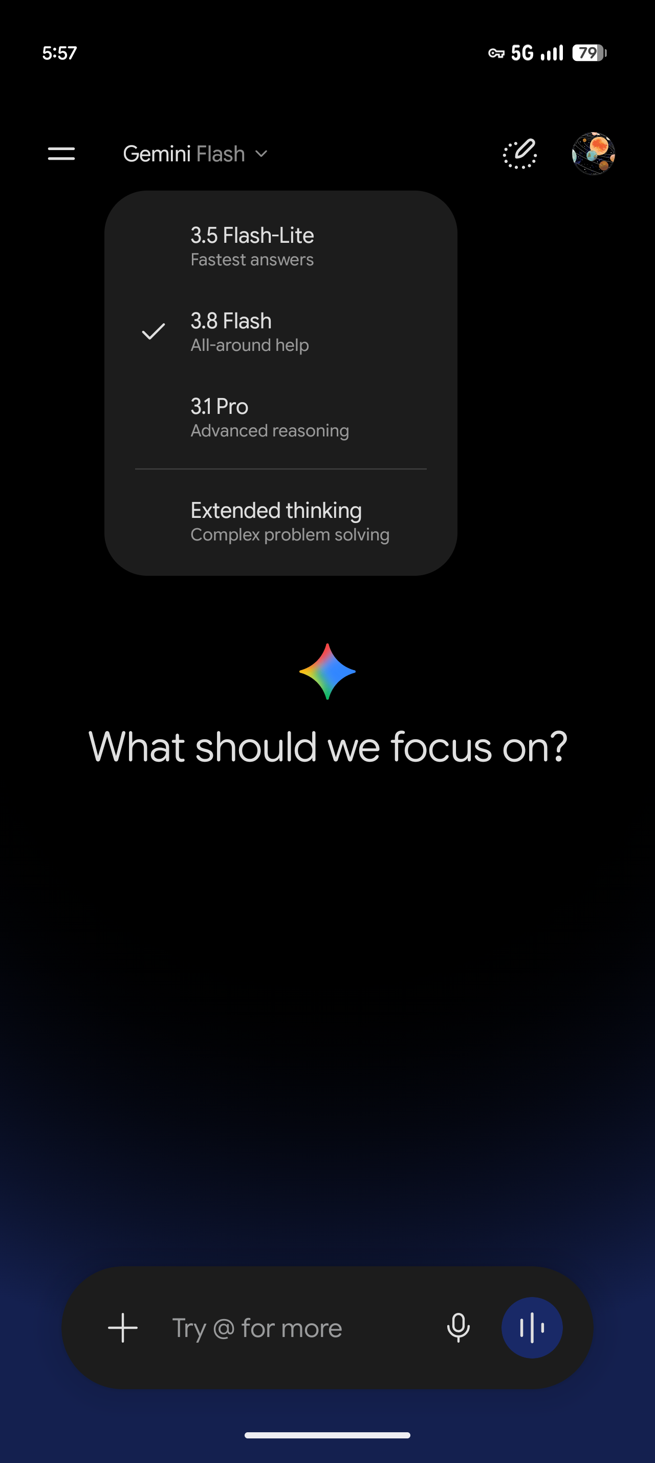 Google actualiza la app de Gemini gratis con selección automática
