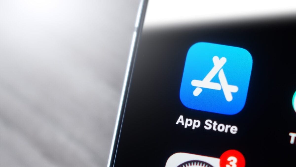 Nuevas normas en la App Store contra los deepfakes de IA