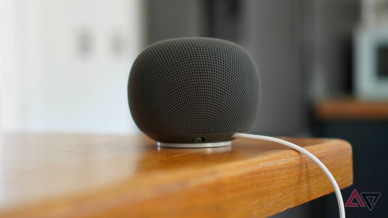 Cuidado con tu tarifa: los nuevos Google Home descargan cientos de GB