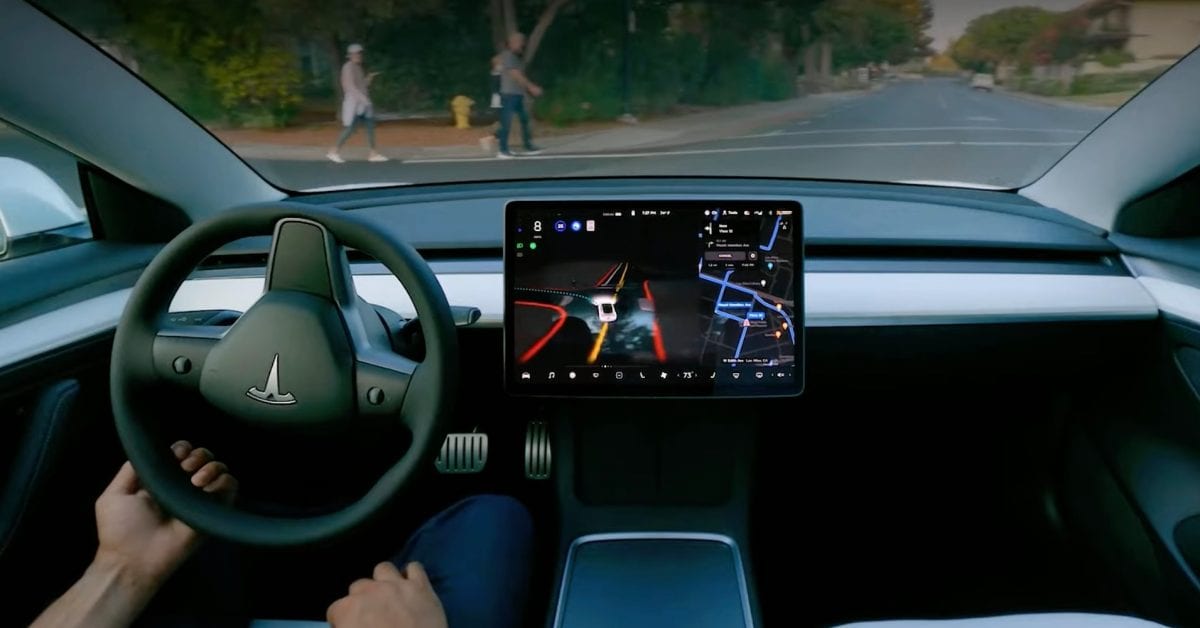 Tesla pospone la conducción autónoma sin supervisión hasta 2027