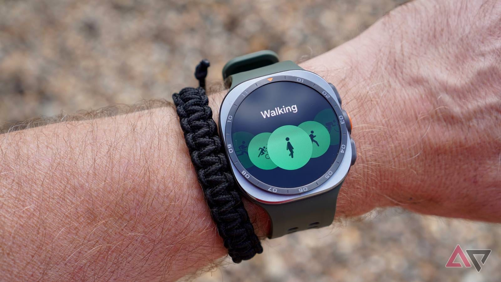 Un usuario sufre quemaduras graves en la muñeca al dormir con su Galaxy Watch